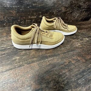 Allbirds Tan and White Sneakers Shoes Versatile Design Size 9